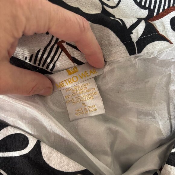 XL Metrowear black, white, and brown floral skirt - Picture 2 of 3